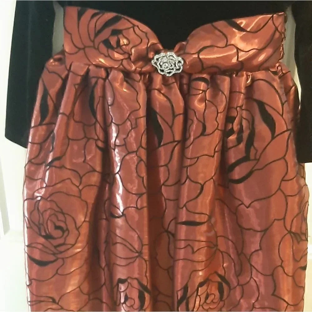 Christmas Holiday Dress in Black and Burgundy. SZ 5